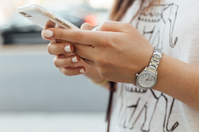 woman with cell phone